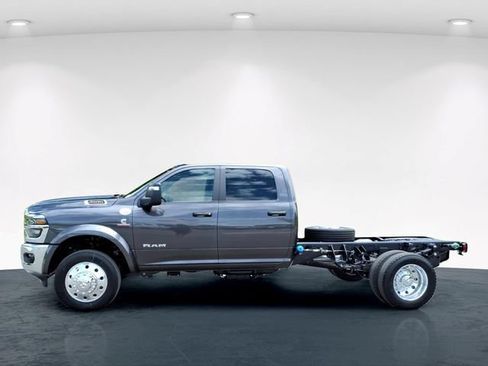 New 2026 RAM 4500 4x4 Crew Cab DRW image 5