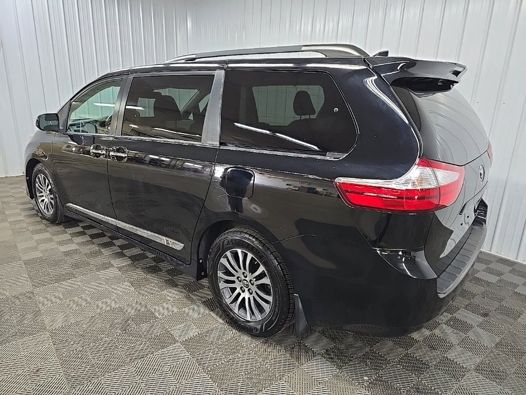 Used 2019 Toyota Sienna XLE w/ XLE Navigation Package FWD image 9