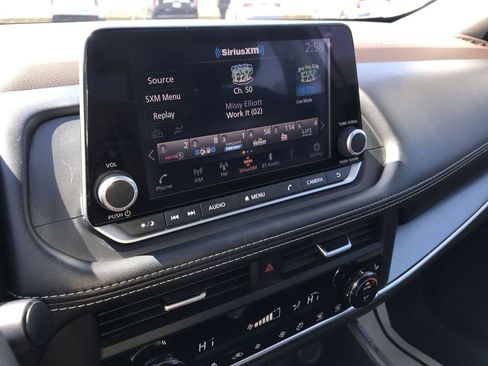 Used 2023 Nissan Rogue SV w/ SV Premium B Package image 16