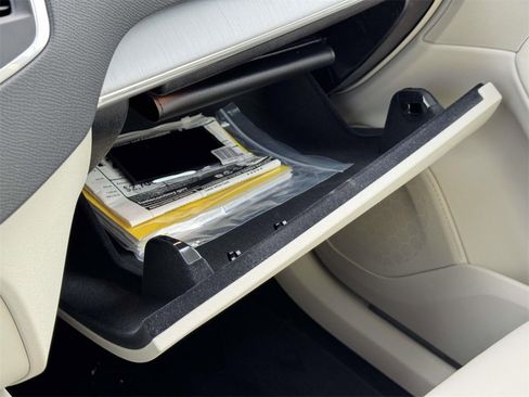 Certified 2024 Volvo XC90 B5 Core w/ Climate Package image 31