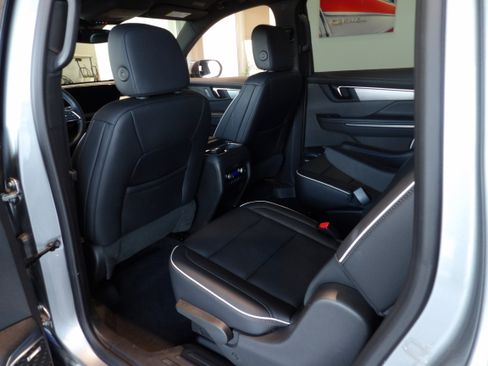 Used 2025 Buick Enclave Preferred image 19