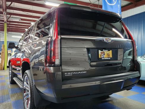 Used 2020 Cadillac Escalade Luxury w/ LPO, Radiant Package image 69