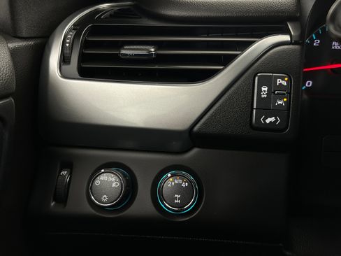 Used 2020 Chevrolet Suburban LT AWD/4WD image 11