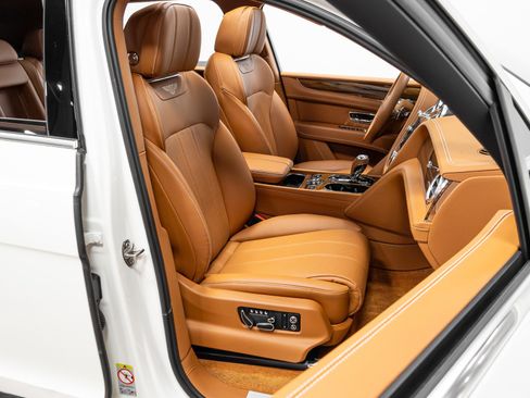 Used 2019 Bentley Bentayga image 19