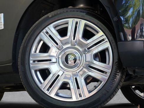 Used 2020 Rolls-Royce Cullinan AWD/4WD image 3