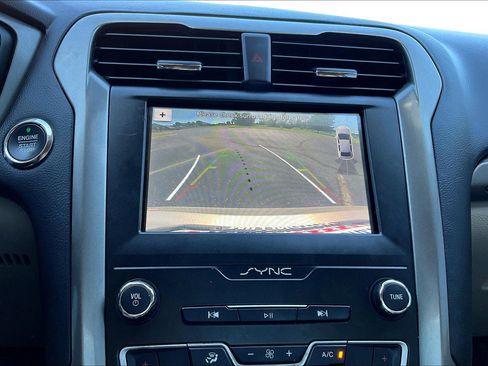 Used 2019 Ford Fusion SE image 28