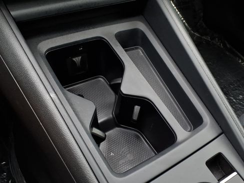 Certified 2025 Volkswagen Tiguan SE image 30