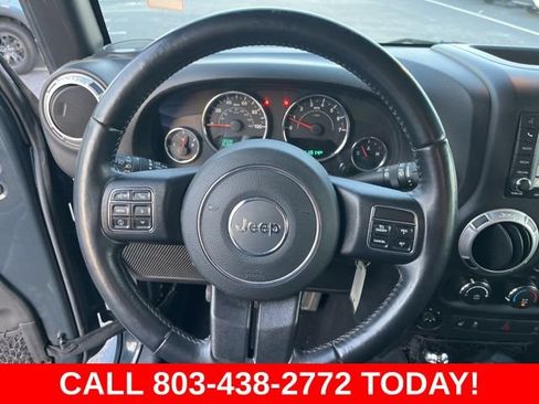 Used 2016 Jeep Wrangler Unlimited Rubicon w/ Connectivity Group AWD/4WD image 18