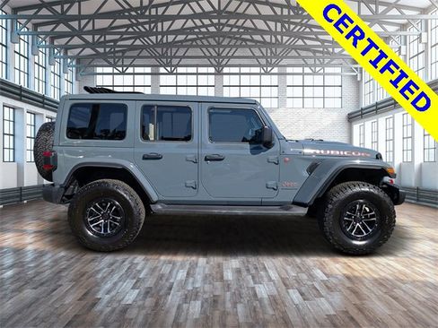 Used 2025 Jeep Wrangler Unlimited Rubicon image 3