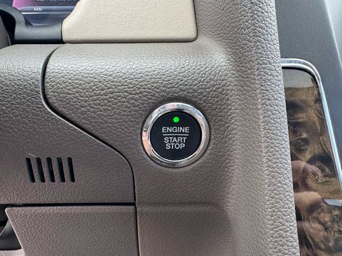 Used 2015 Lincoln Navigator 4WD image 30
