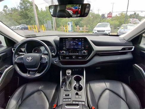 Used 2022 Toyota Highlander XLE image 20