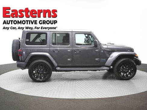 Used 2025 Jeep Wrangler Unlimited Sahara AWD/4WD image 40