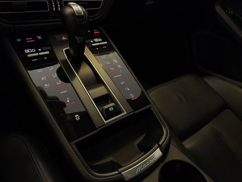 Certified 2022 Porsche Macan S image 19