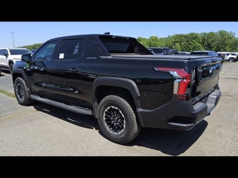 Used 2026 Chevrolet Silverado EV Trail Boss AWD/4WD image 4