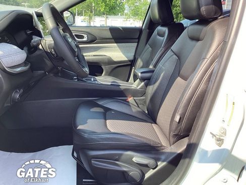 Used 2024 Jeep Compass Latitude AWD/4WD image 15