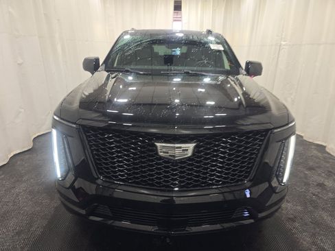 Used 2026 Cadillac Escalade Sport image 2