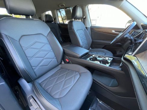 Used 2025 Volkswagen Atlas SE image 37