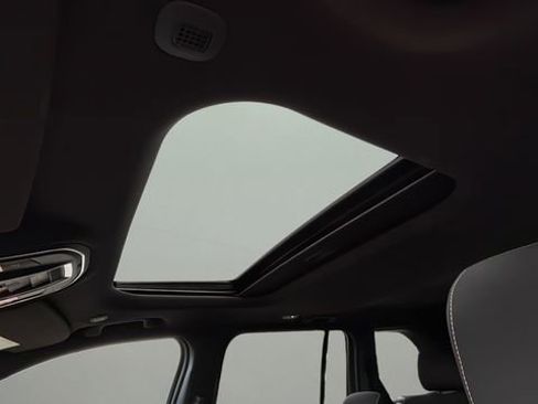 Used 2025 Jeep Grand Cherokee Laredo X w/ Luxury Tech Group I image 15