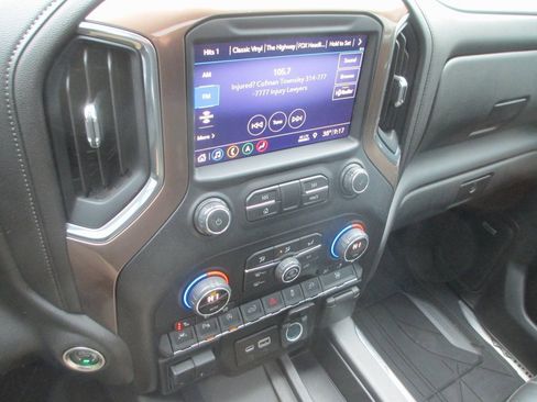 Used 2019 Chevrolet Silverado 1500 High Country image 29