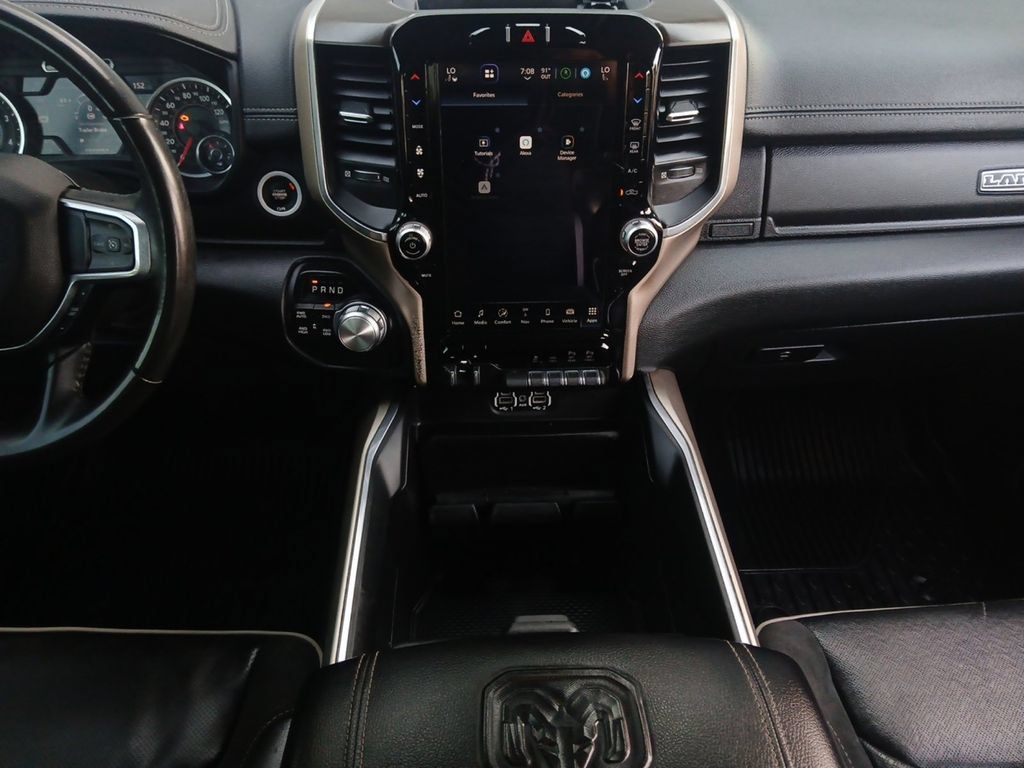 Used 2022 RAM 1500 Laramie AWD/4WD image 3