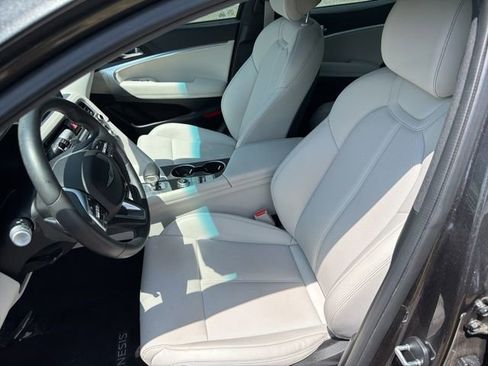 Used 2025 Genesis G70 2.5T RWD image 7