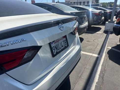 Used 2020 Nissan Altima 2.5 SR w/ Premium Package FWD image 4