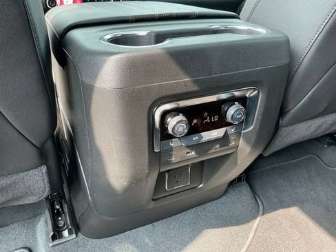Used 2025 Chevrolet Tahoe High Country AWD/4WD image 39