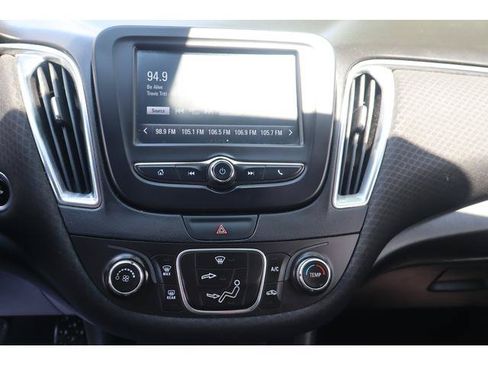 Used 2018 Chevrolet Malibu LT FWD image 12