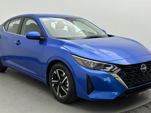 Used 2025 Nissan Sentra SV image 3