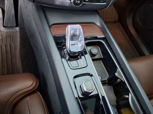 Used 2023 Volvo XC60 B5 Ultimate w/ Protection Package Premier image 19