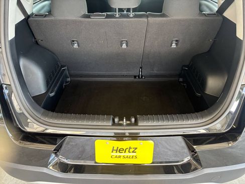 Used 2025 Kia Soul LX w/ LX Technology Package FWD image 28