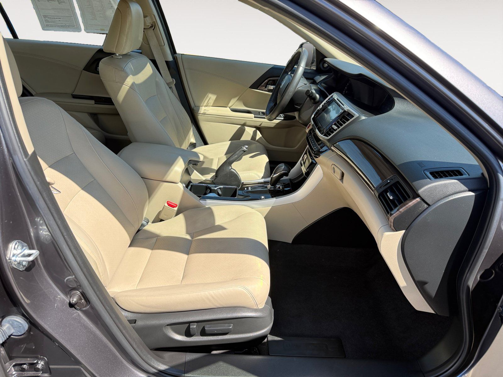 Used 2017 Honda Accord Touring image 19