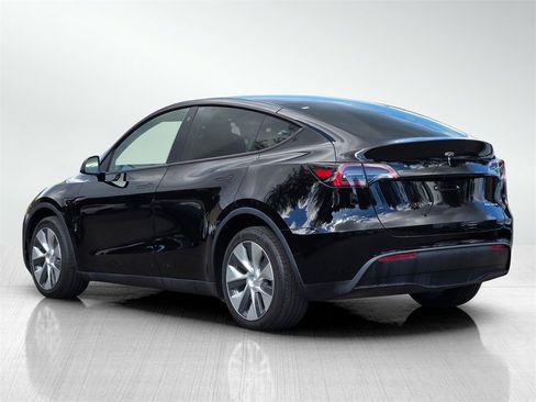 Used 2023 Tesla Model Y Long Range image 6