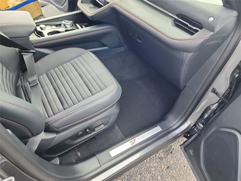 New 2025 Ford Explorer ST-Line w/ Premium Package image 27