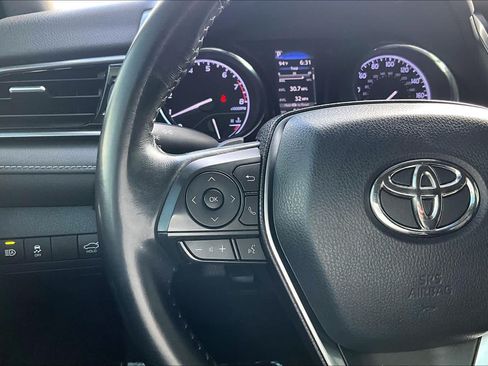 Used 2020 Toyota Camry SE FWD image 21