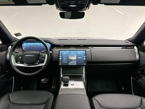Used 2025 Land Rover Range Rover SE image 8