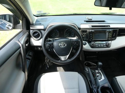 Used 2018 Toyota RAV4 XLE image 9