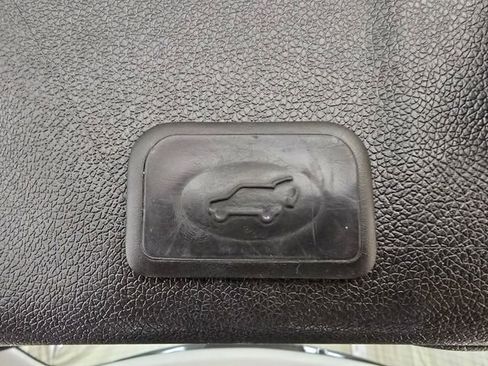 Used 2015 GMC Acadia SLE image 32