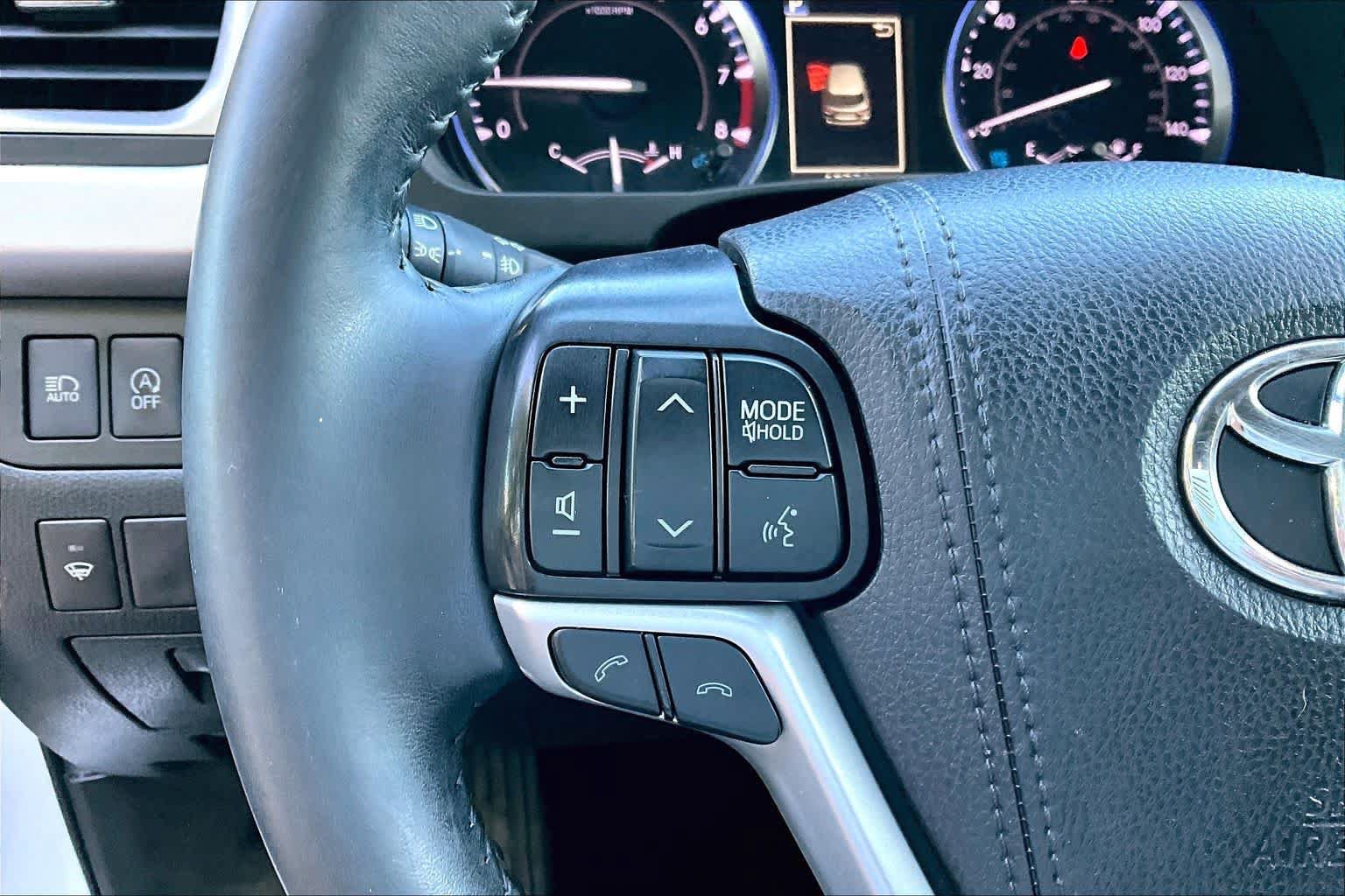 Certified 2019 Toyota Highlander XLE AWD/4WD image 23