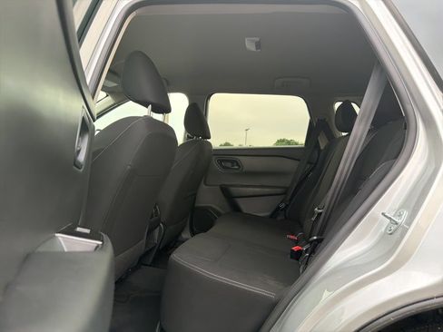 Used 2024 Nissan Rogue S FWD image 19