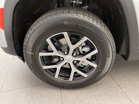 New 2025 Jeep Grand Cherokee Limited image 10