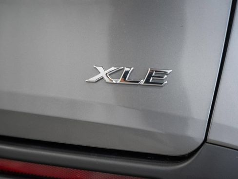 New 2026 Toyota Sienna XLE FWD image 7