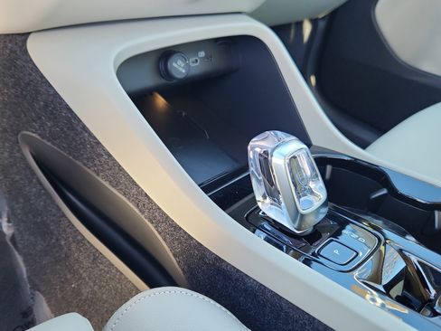 New 2026 Volvo XC40 B5 Ultra w/ Climate Package image 14