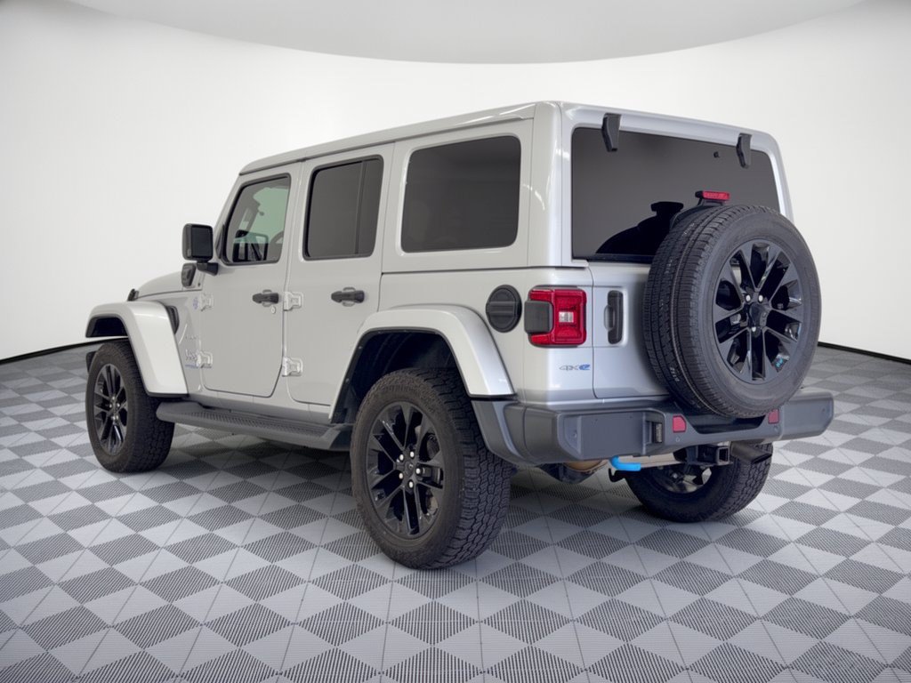 Used 2022 Jeep Wrangler Unlimited Sahara w/ Cold Weather Group AWD/4WD image 3