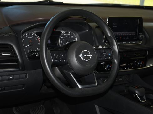 Used 2022 Nissan Rogue SV image 8