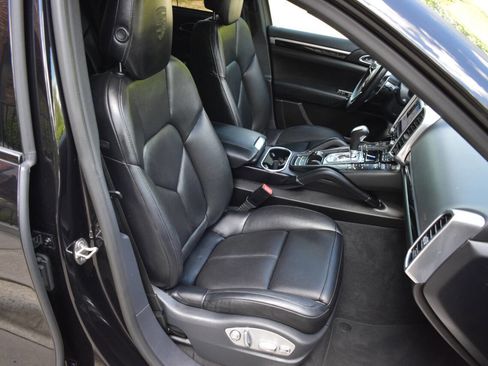Used 2018 Porsche Cayenne Platinum Edition AWD/4WD image 22