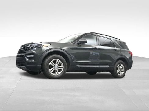 Used 2024 Ford Explorer XLT w/ Equipment Group 202A AWD/4WD image 10