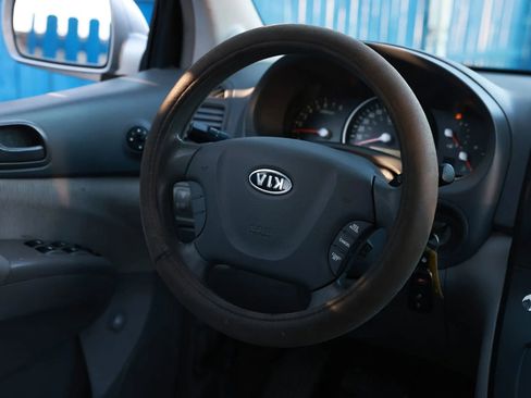 Used 2006 Kia Sedona LX image 26