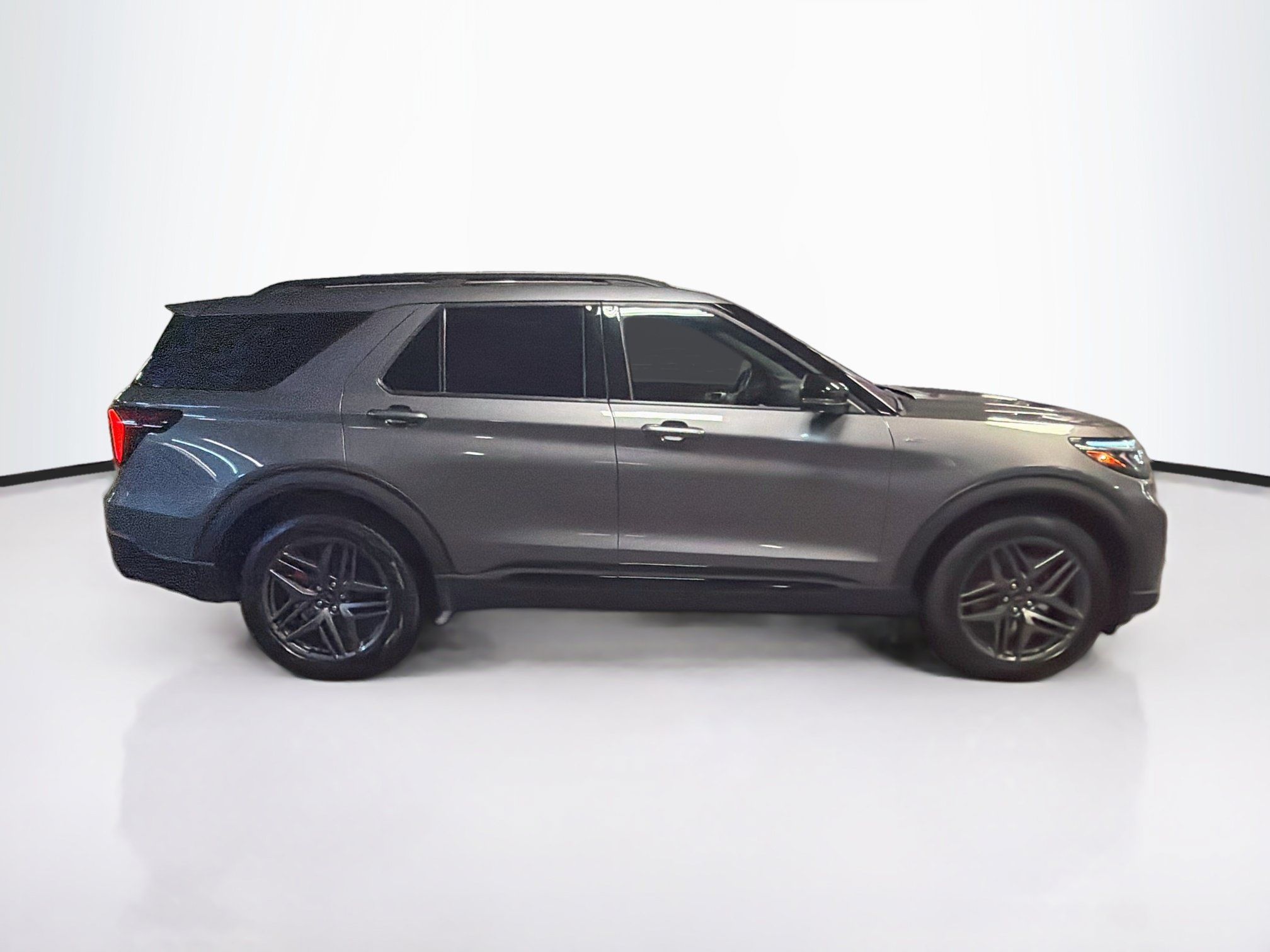 Used 2025 Ford Explorer ST-Line w/ ST-Line Street Pack AWD/4WD image 10