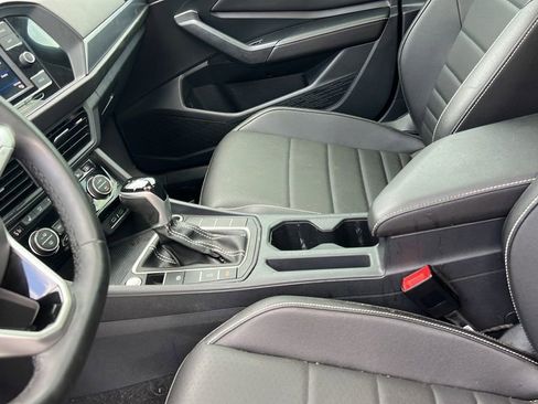 Used 2023 Volkswagen Jetta SE w/ Panoramic Sunroof Package FWD image 27